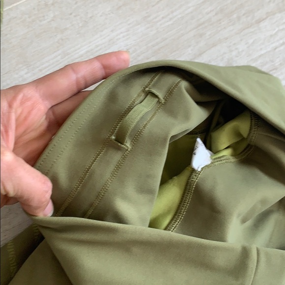 Lululemon leggings size 4 - Picture 5 of 8